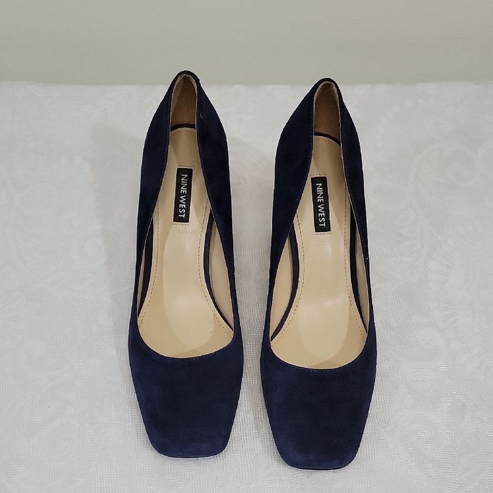 Nine West Navy Blue Suede Block Heels LIKE NEW Size 8.5 - Picture 3 of 11